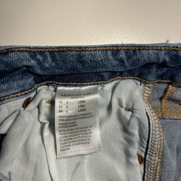 American Eagle Mom Jeans - Size 6 - Picture 3 of 3